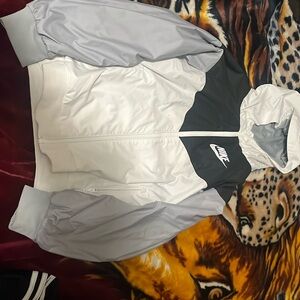 Boys Nike windbreaker L